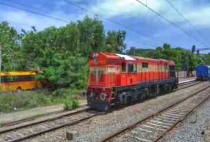 Train engine stolen by thief in Bihar